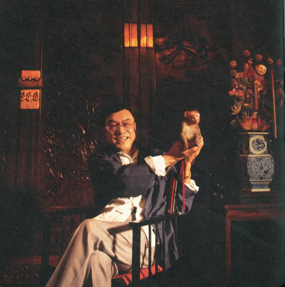 李翰祥與黃花梨鸞鳳牡丹紋大頂箱柜